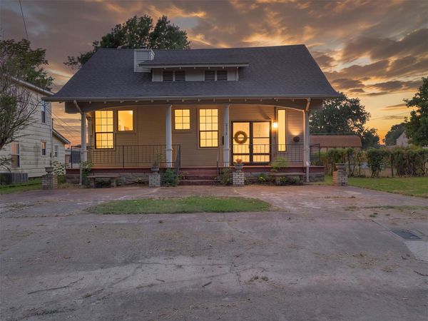 211 N State Street , Wagoner, OK 74467