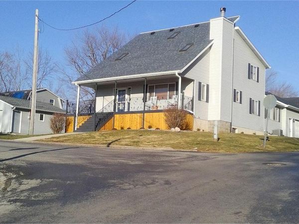 510 HACKER ST, Buffalo, IA 52728