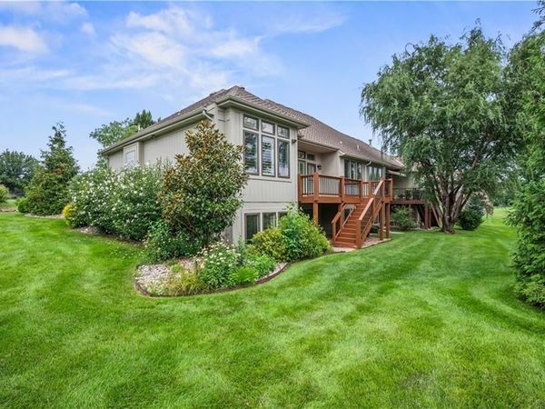 19806 W 100th Terrace, Lenexa, KS 66220