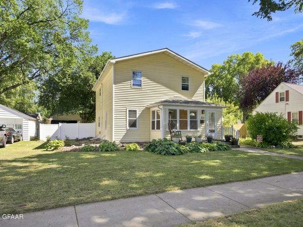 817 9TH Street S, Grand Forks, ND 58201