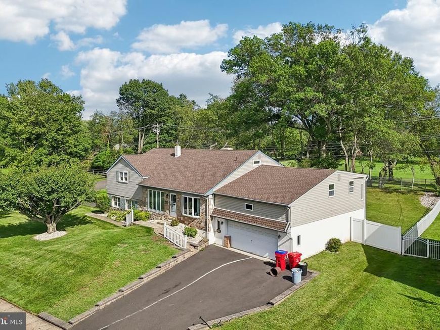 865 Worthington Drive, Warminster, PA 18974 Main Photo