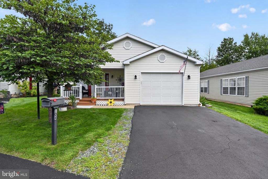 104 DYER COURT, ROYERSFORD, PA 19468