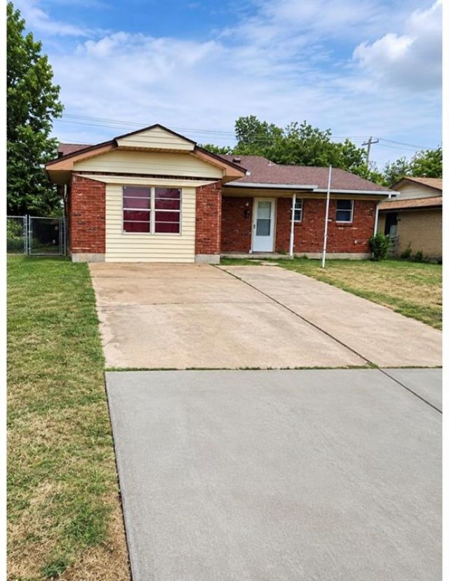 1334 N Nail Parkway, Moore, OK 73160 Main Photo