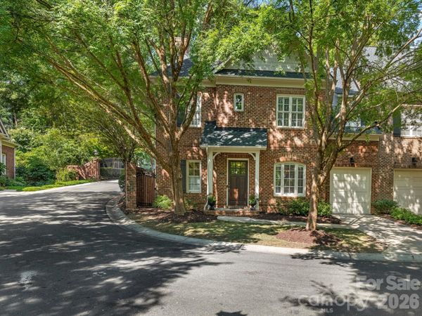 221 Crownsgate Court , Charlotte, NC 28207