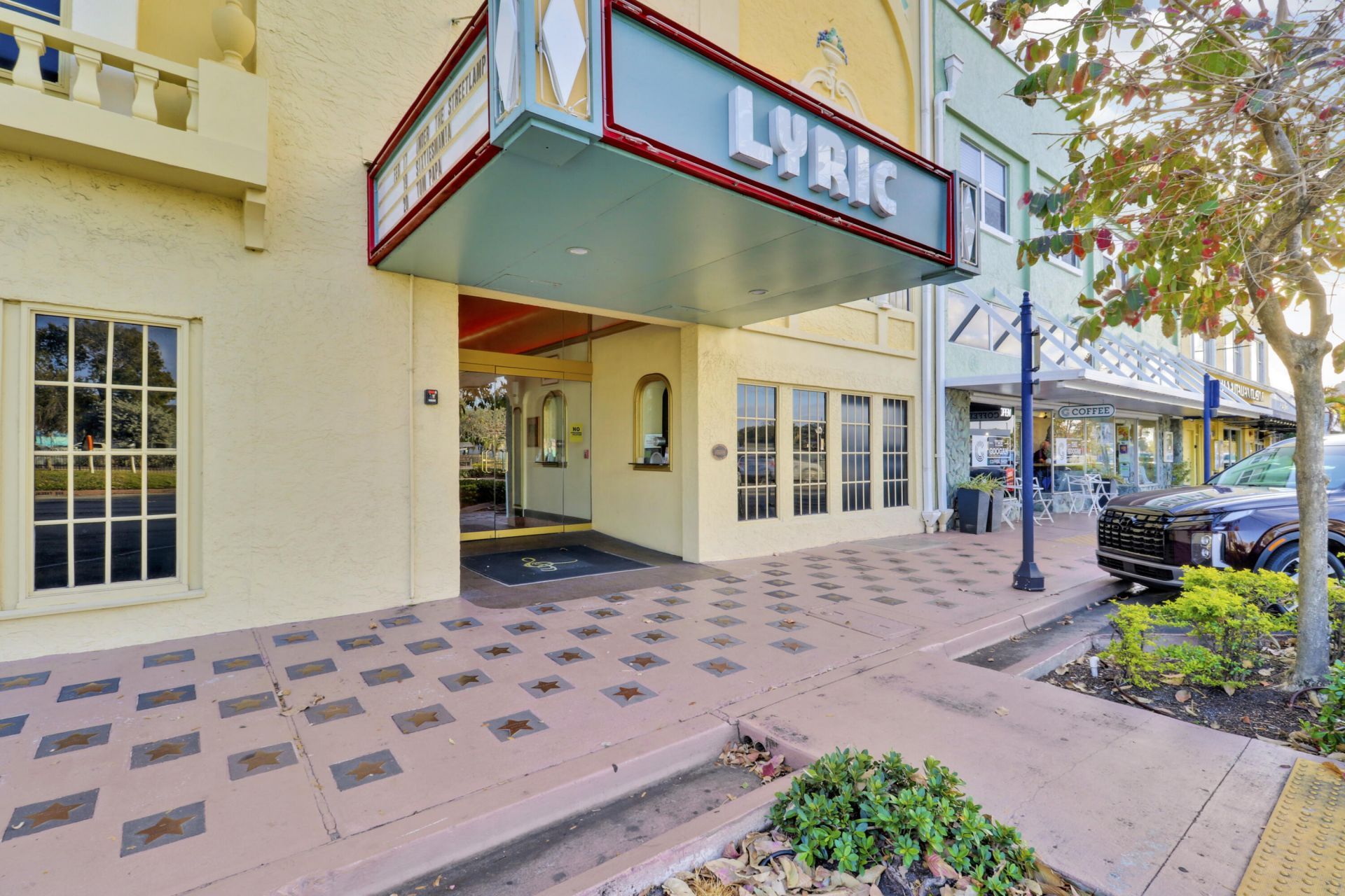 513 SW Ocean Boulevard, Stuart, FL 34994 Photo