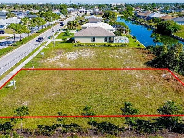 132 NICHOLAS Parkway E, Cape Coral, FL 33990