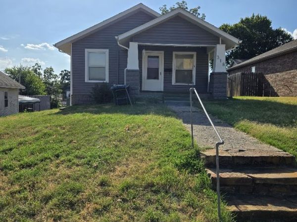 318 N Lincoln Avenue , Sand Springs, OK 74063