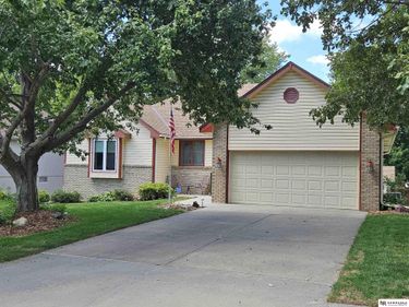 502 Black Forest Drive, Papillion, NE 68133