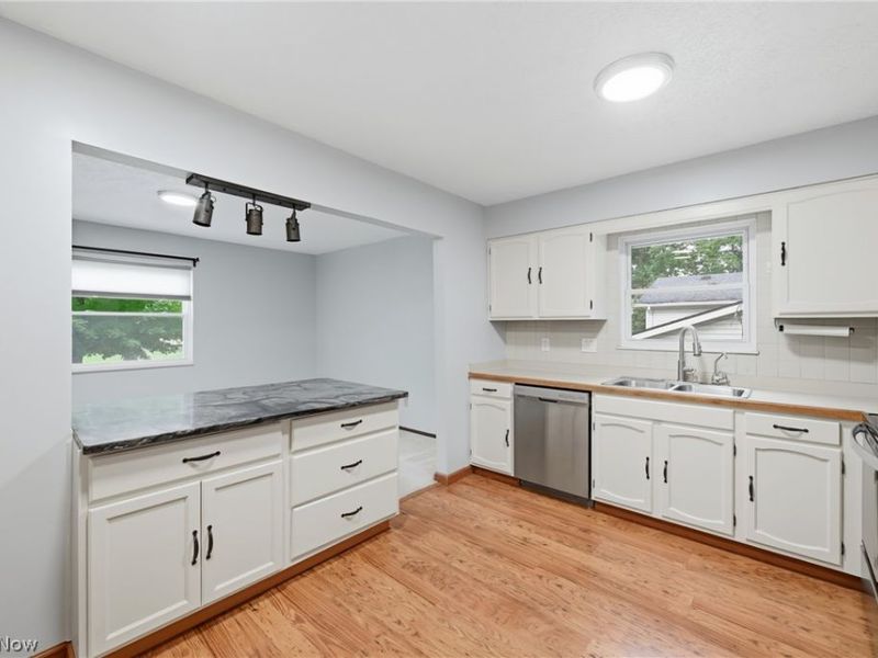1159 Timbercrest, Youngstown, OH 44505 Photo 3
