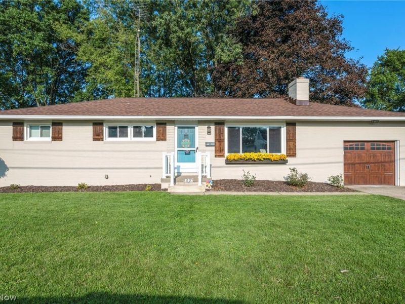 1207 Clinton Avenue SE, North Canton, OH 44720 Photo 2