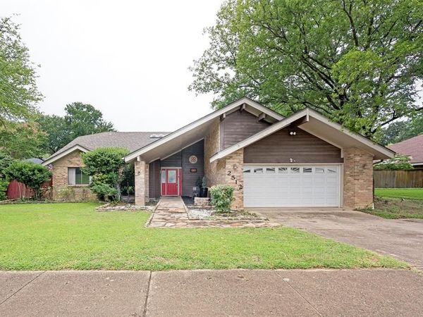 2512 Winding Hollow Lane, Arlington, TX 76006