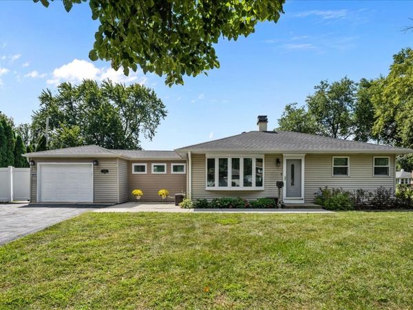 2311 Sigwalt Street , Rolling Meadows, IL 60008