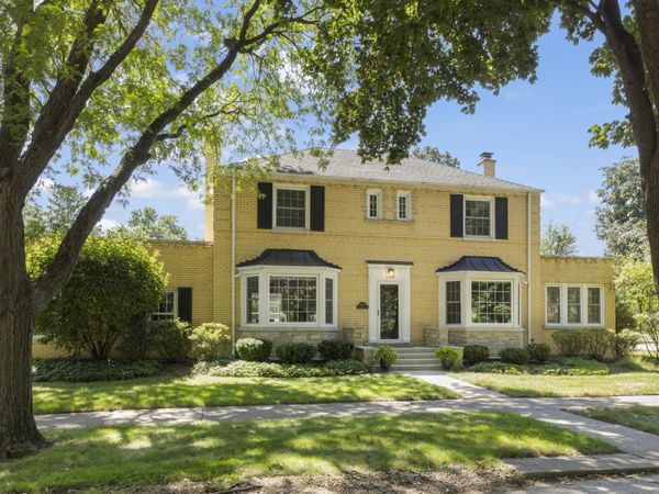 6557 N Ponchartrain Boulevard , Chicago, IL 60646