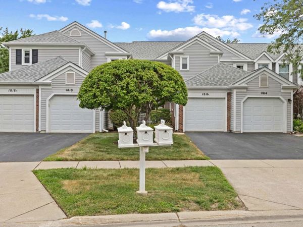 1816 Vermont Drive , Elk Grove Village, IL 60007