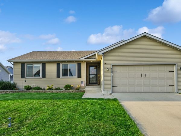 806 37th Street SW, Bondurant, IA 50035