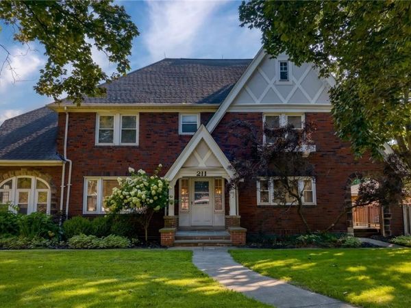 211 E Schaaf Road, Brooklyn Heights, OH 44131