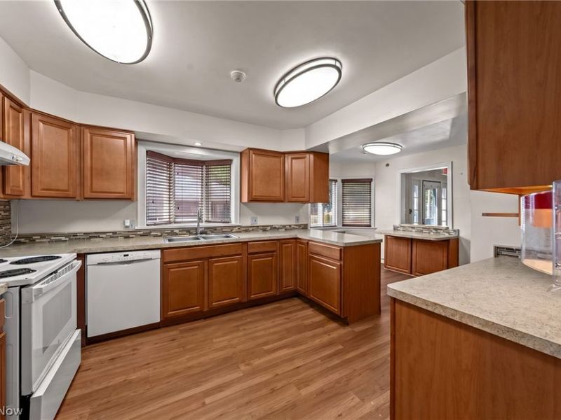 211 E Schaaf Road, Cuyahoga Heights, OH 44131 Photo 13