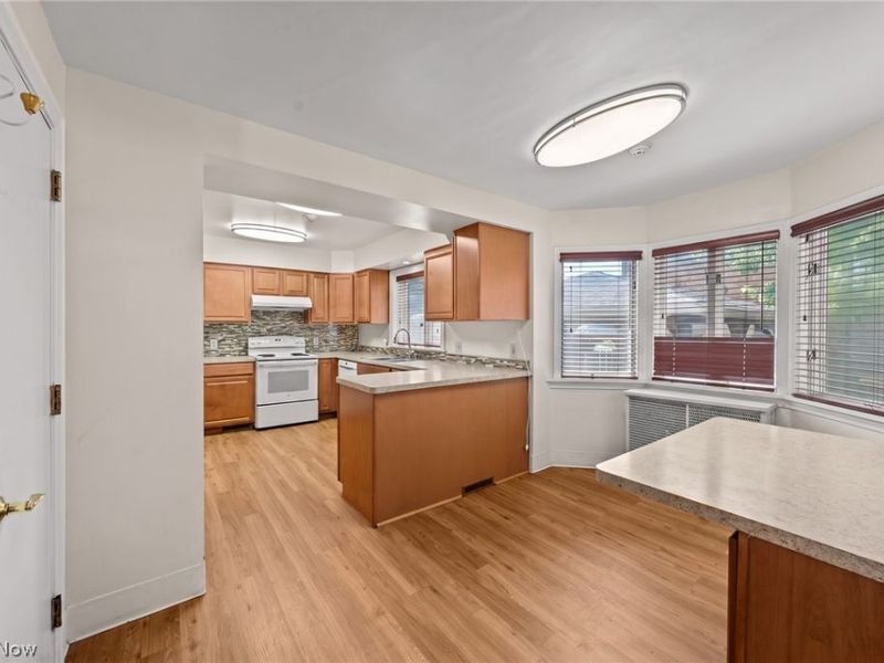 211 E Schaaf Road, Cuyahoga Heights, OH 44131 Photo 9