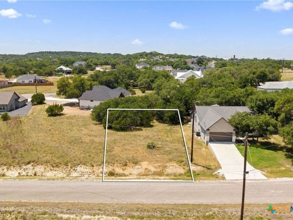 223 Peter Kleid Loop , Blanco, TX 78606