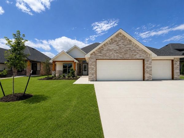 5105 Vine Cliff Road, Mustang, OK 73064