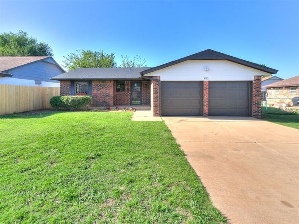 1012 Hargis Lane, Moore, OK 73160