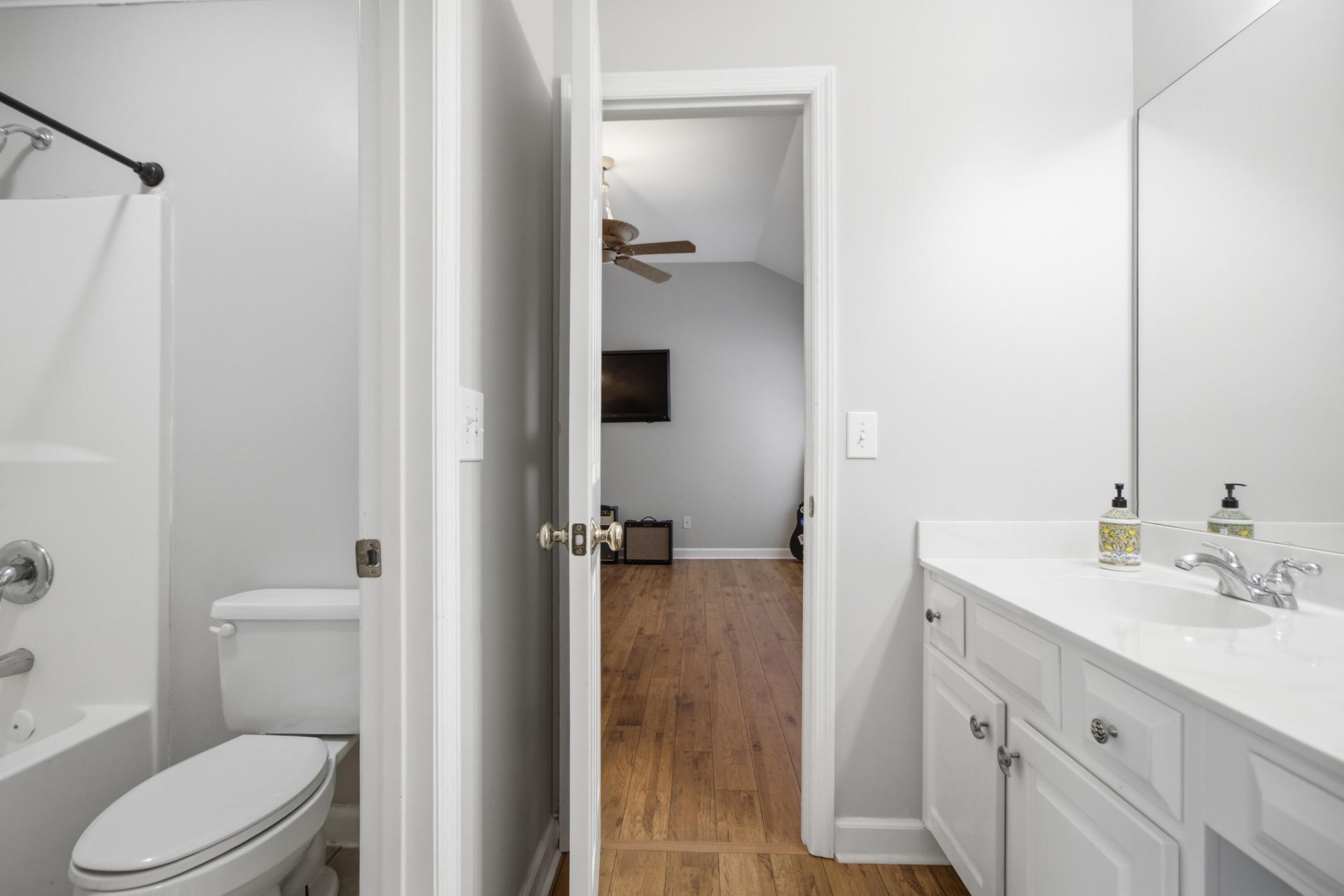 2323 Darts Cove Way Photo 38