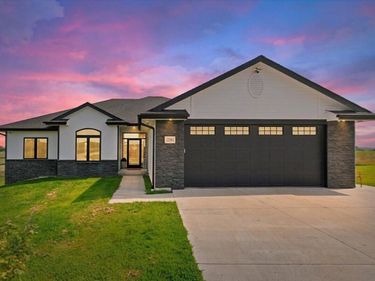 22561 APPLEWOOD Road, GLENWOOD, IA 51534
