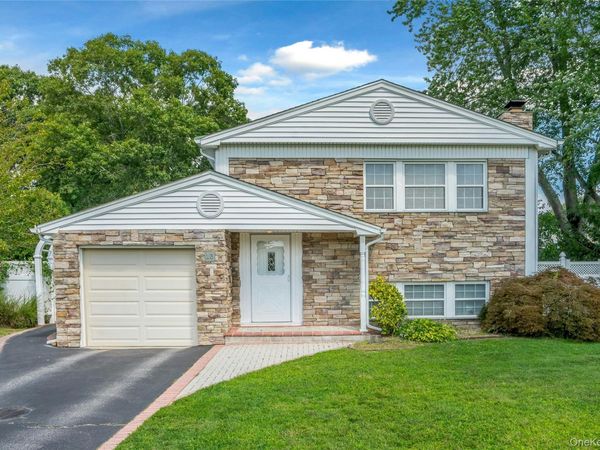 15 Greenbrier Lane , Sayville, NY 11782
