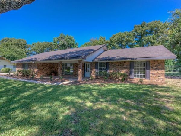 220 Walnut Lane, Bossier City, LA 71111