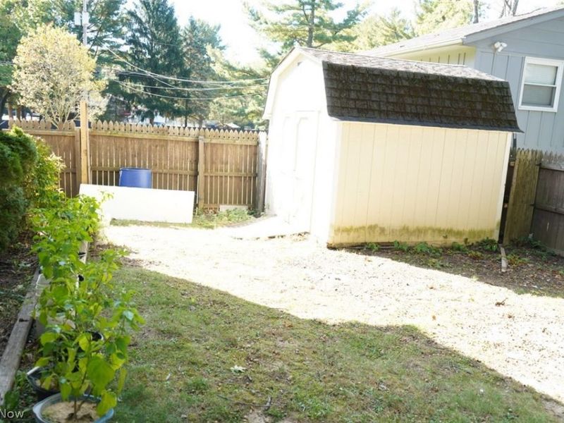 596 Eric Drive, Akron, OH 44305 Photo 32