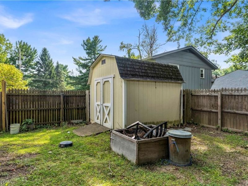 596 Eric Drive, Akron, OH 44305 Photo 33