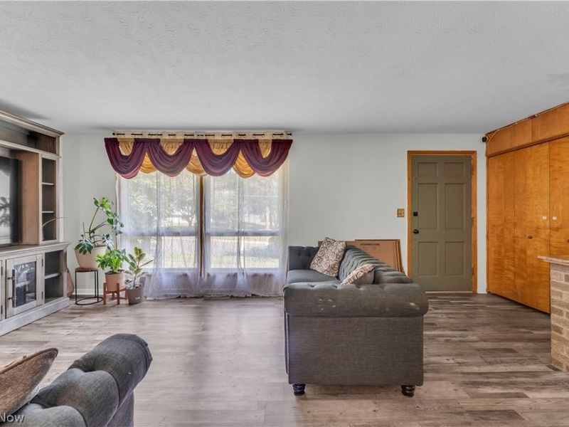 596 Eric Drive, Akron, OH 44305 Photo 5