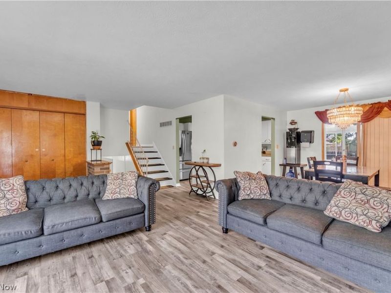 596 Eric Drive, Akron, OH 44305 Photo 6