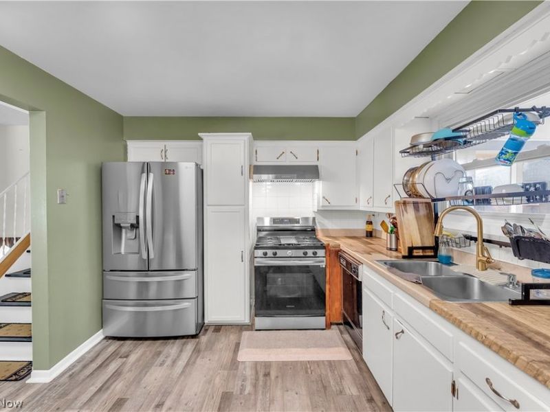 596 Eric Drive, Akron, OH 44305 Photo 7
