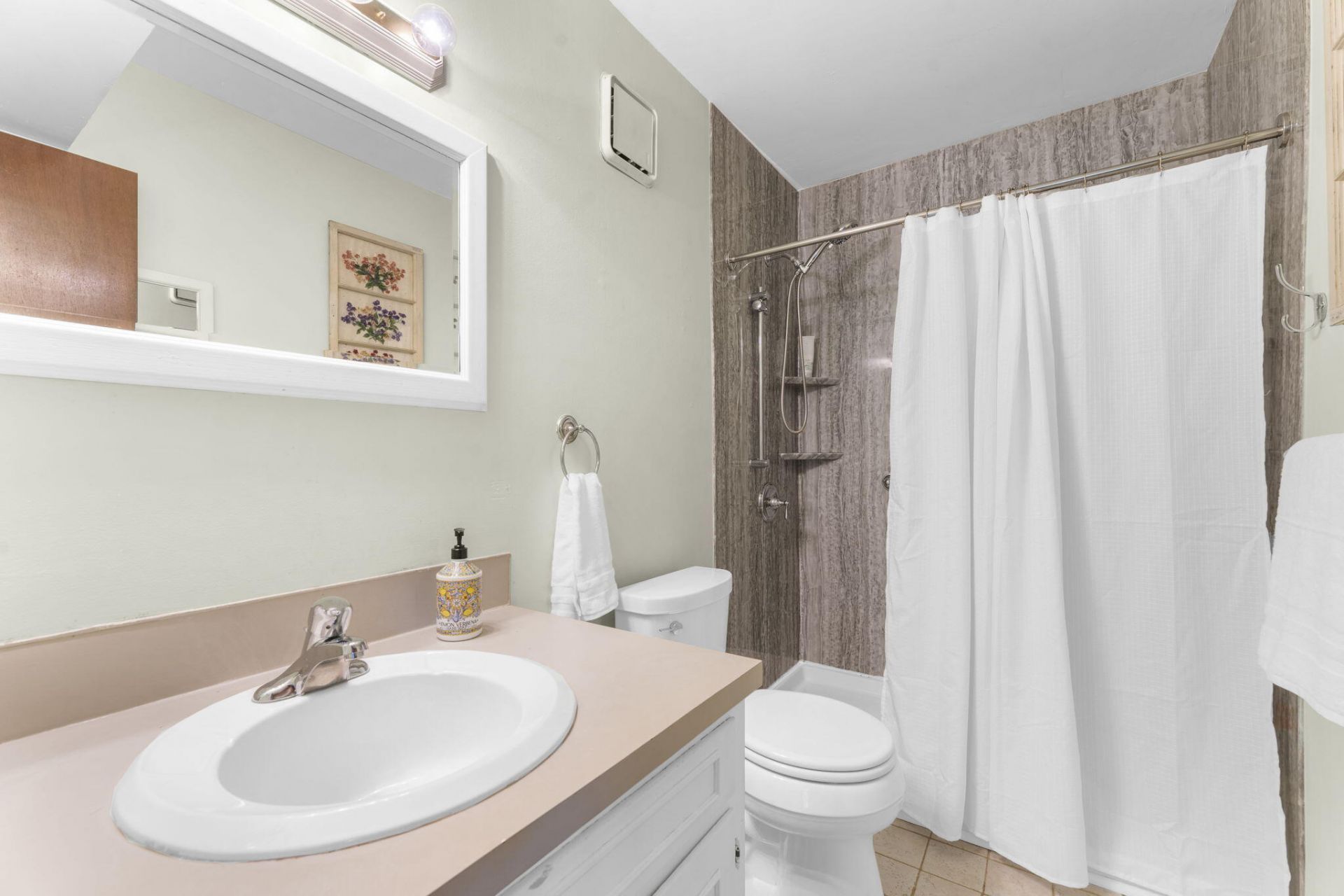 651 Semaht Street Photo 12