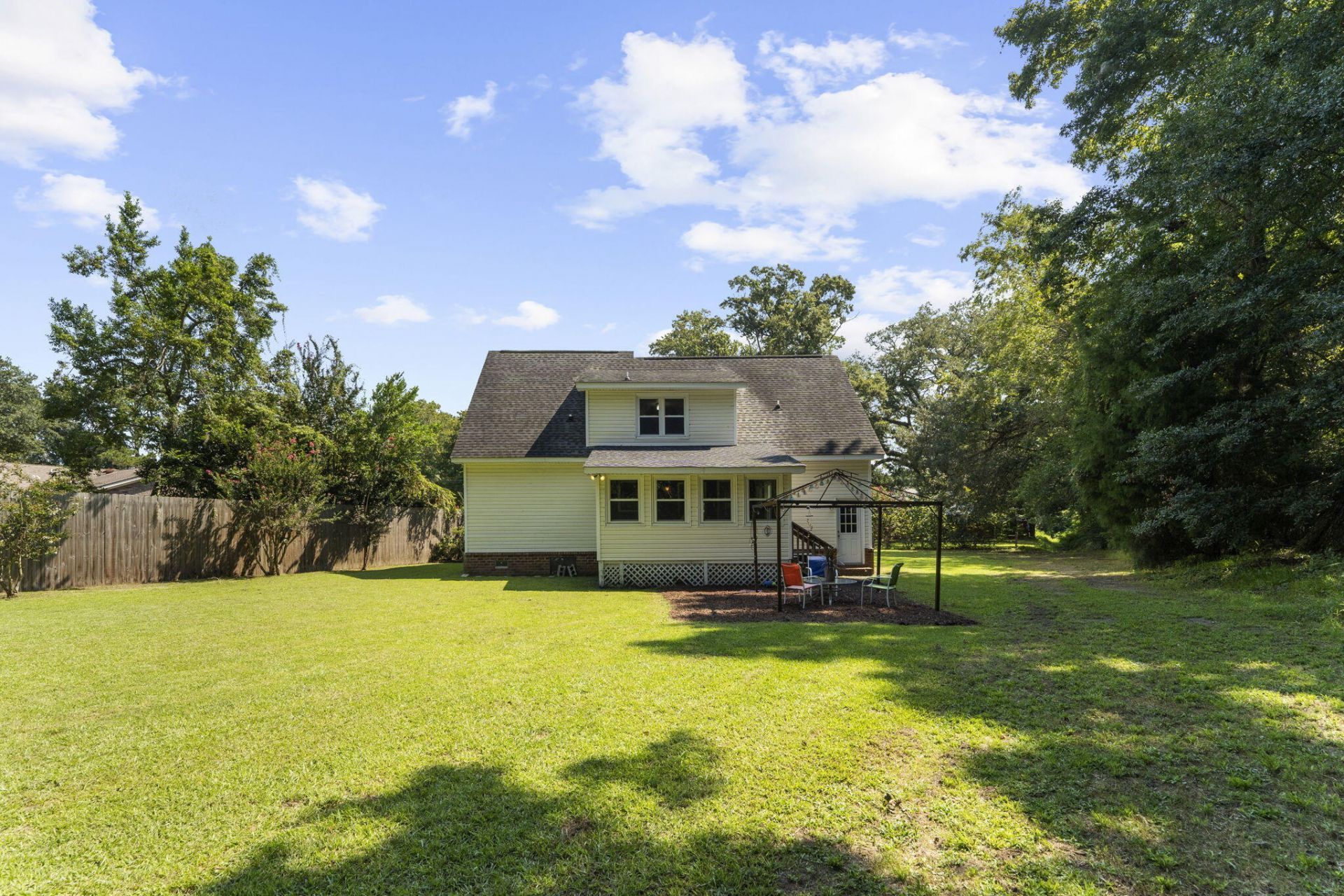 651 Semaht Street Photo 24
