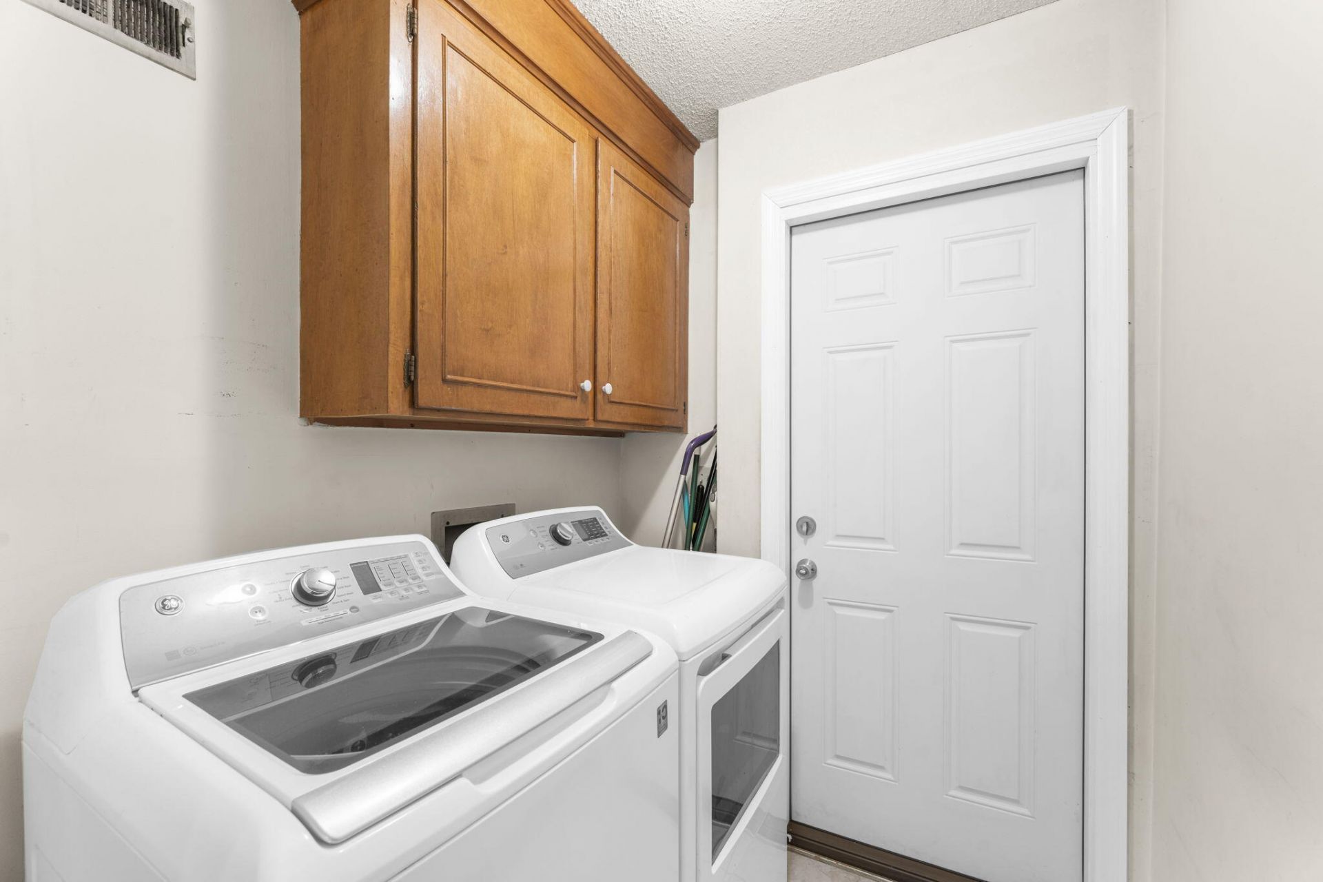 651 Semaht Street Photo 27