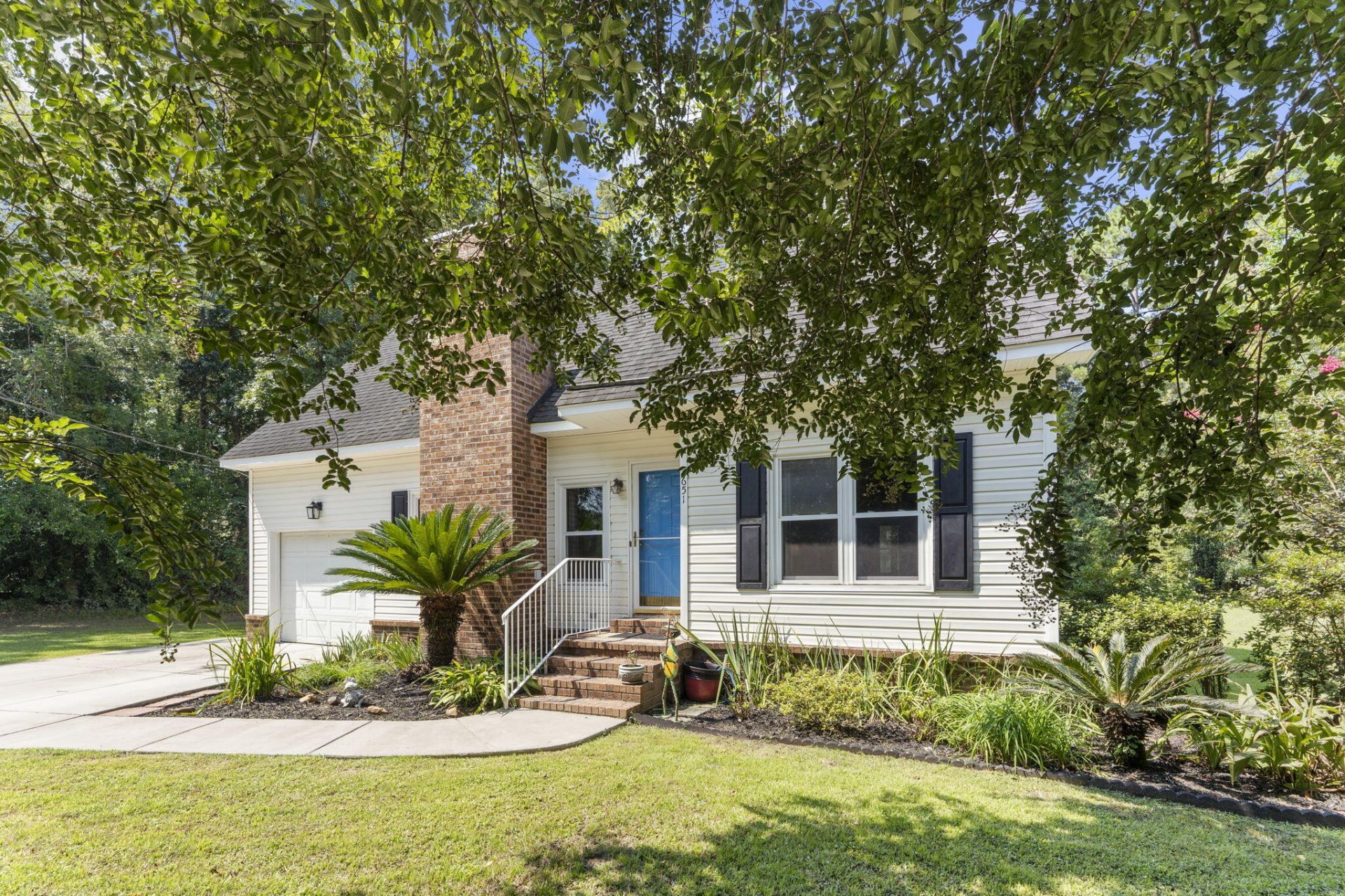 651 Semaht Street Photo 28