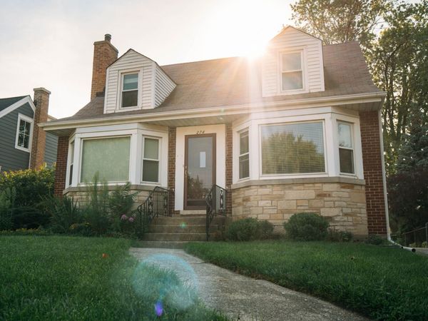 274 N Berteau Avenue , Elmhurst, IL 60126