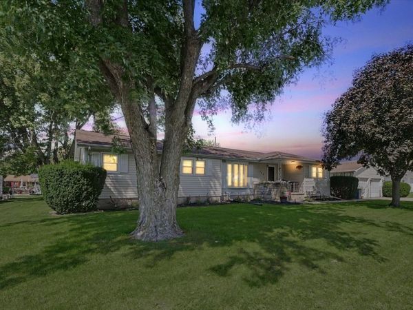 106 Pleasant Drive , Sidney, IL 61877