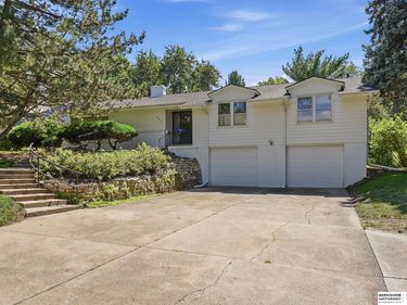 6477 Cuming Street, Omaha, NE 68132
