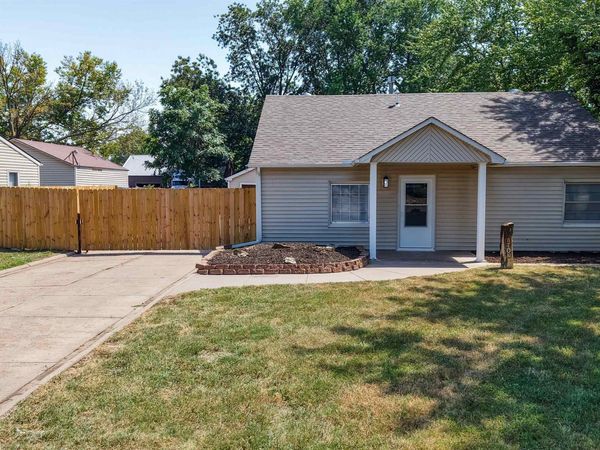 545 W Macarthur, Wichita, KS 67217