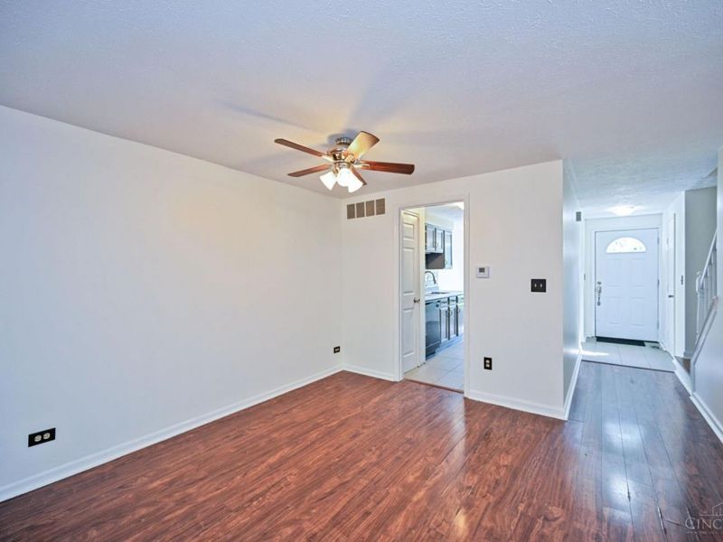 863 Woodlyn Drive S, Unit 118, Cincinnati, OH 45230 Photo 11
