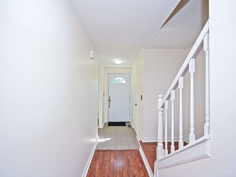 863 Woodlyn Drive S, Unit 118, Cincinnati, OH 45230 Photo 2
