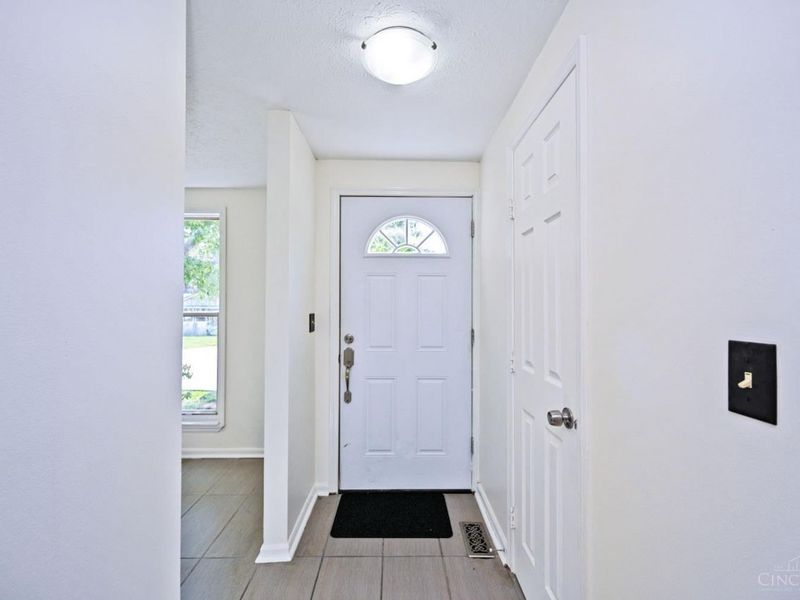 863 Woodlyn Drive S, Unit 118, Cincinnati, OH 45230 Photo 3