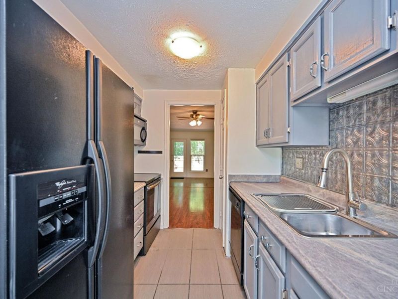 863 Woodlyn Drive S, Unit 118, Cincinnati, OH 45230 Photo 8