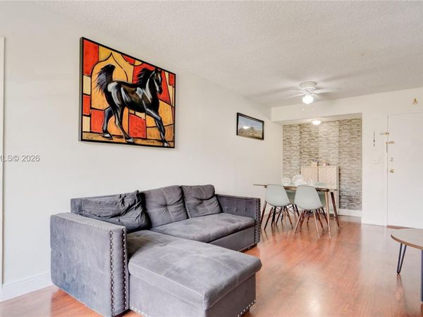 8320 NW 8th St , Unit 2-302, Miami, FL 33126