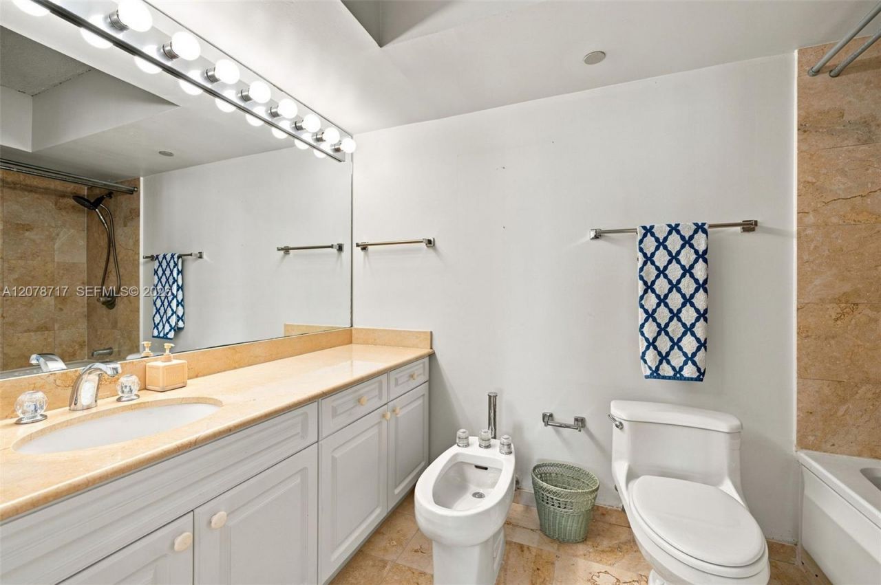 5900 Collins Ave, Unit 1006, Miami Beach, FL 33140 Photo