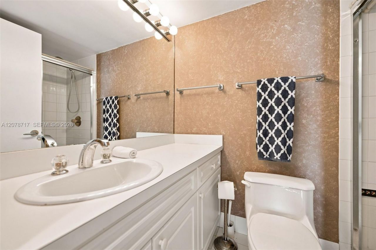 5900 Collins Ave, Unit 1006, Miami Beach, FL 33140 Photo