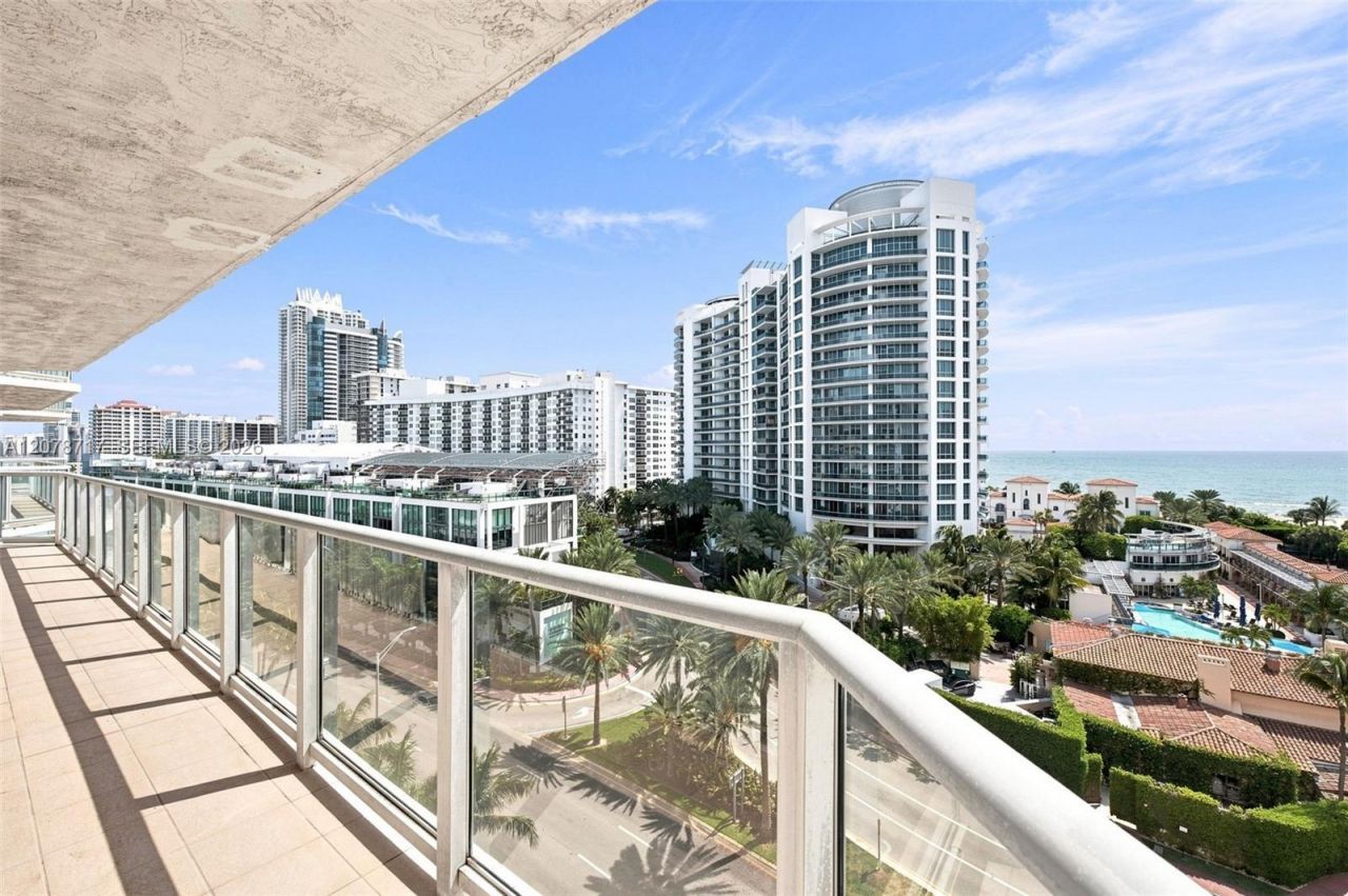 5900 Collins Ave, Unit 1006, Miami Beach, FL 33140 Photo